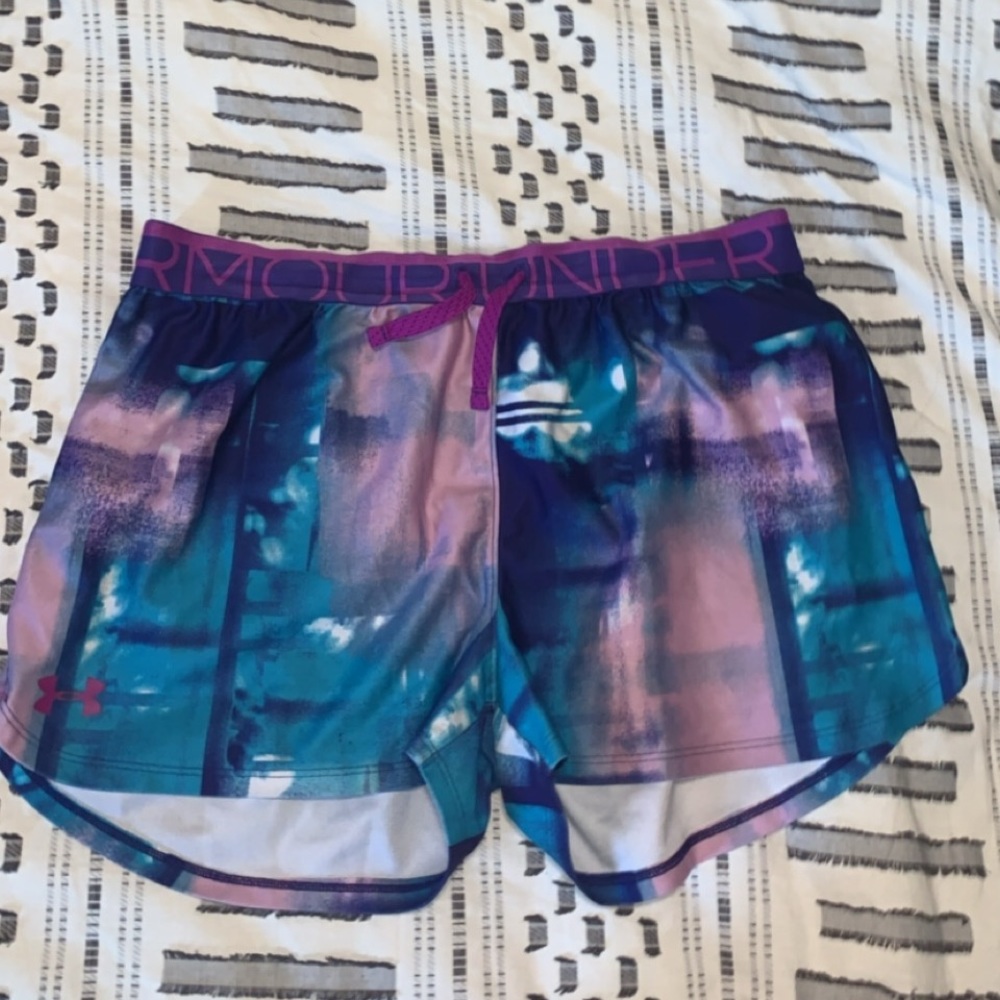 Under Amour Shorts; S